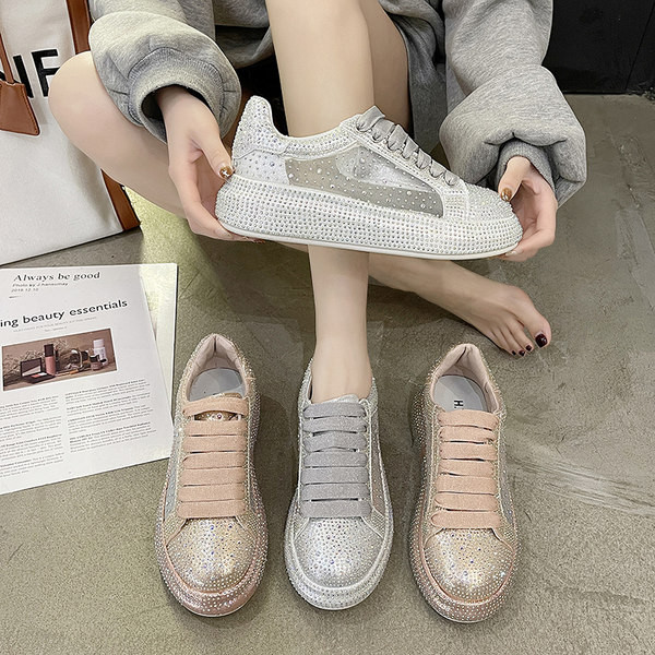 Γυναικεία μοντέρνα αθλητικά παπούτσια με διακοσμητικές  πέτρες και κορδόνια