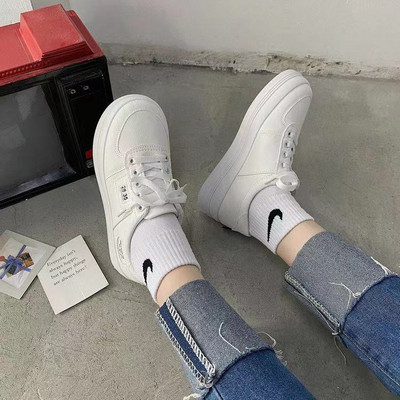 Sieviešu ikdienas kedas ar biezu mākslīgās ādas zoli