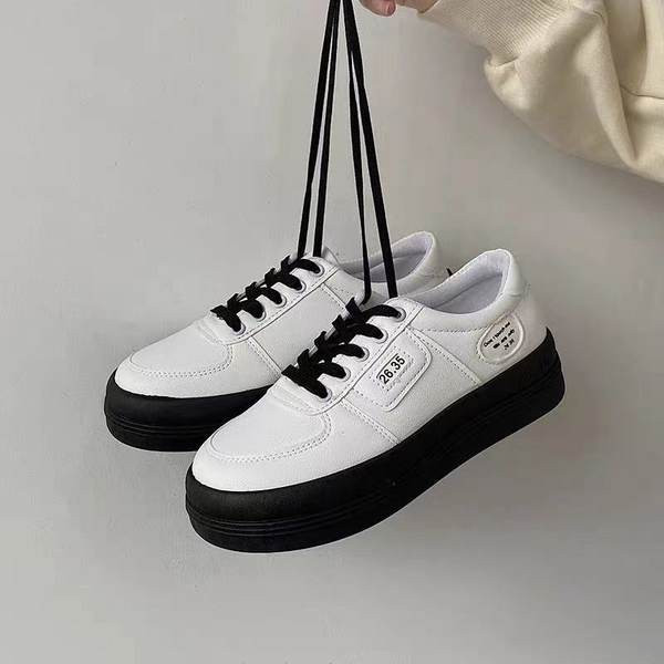 Sieviešu ikdienas kedas ar biezu mākslīgās ādas zoli