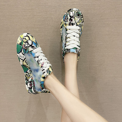 Jauns krāsainu kedu modelis ar plakanu zoli