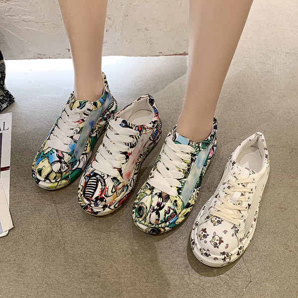 Jauns krāsainu kedu modelis ar plakanu zoli