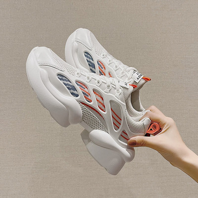 Model nou de adidasi dama cu sireturi in trei culori si talpa aspra