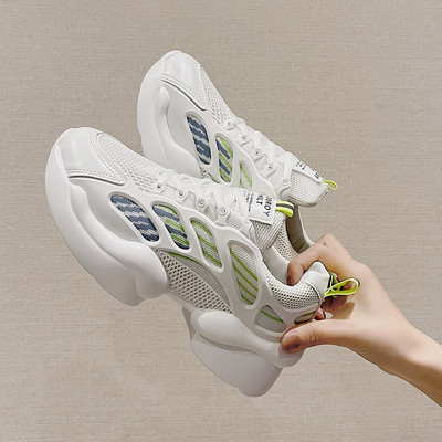 Model nou de adidasi dama cu sireturi in trei culori si talpa aspra