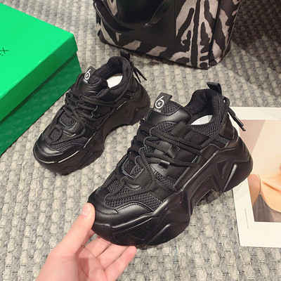 Modernūs sportbačiai aukštu grubiu padu