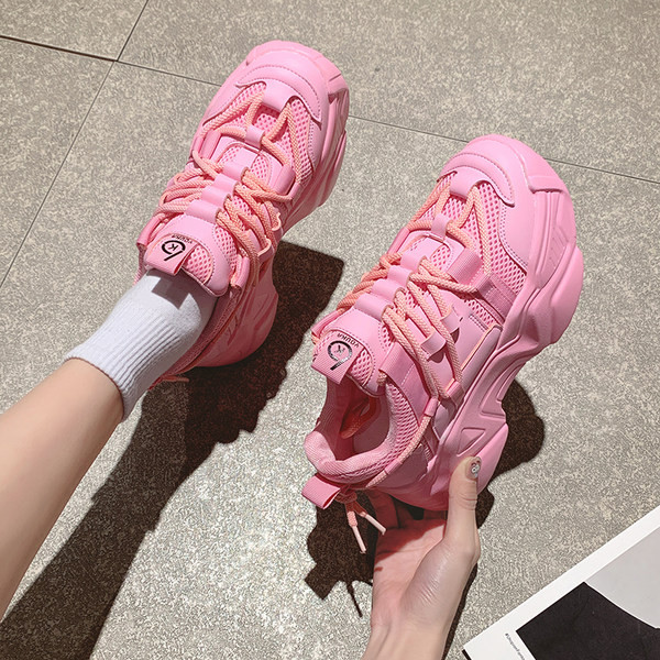 Modernūs sportbačiai aukštu grubiu padu