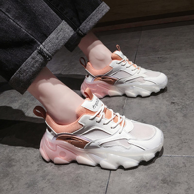 Sieviešu elpojošas kedas zaigojošās krāsās ar 5,5 cm platformu