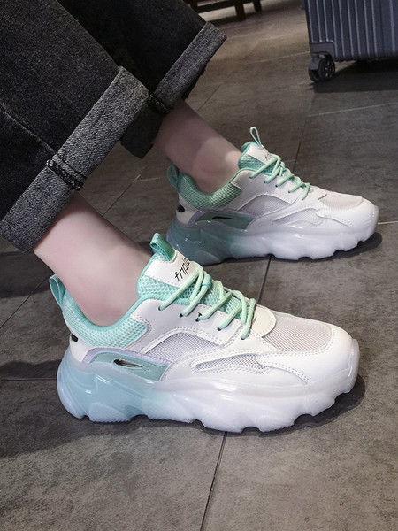 Sieviešu elpojošas kedas zaigojošās krāsās ar 5,5 cm platformu