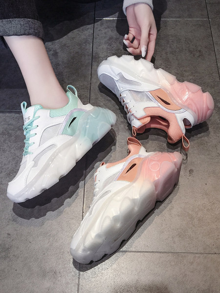 Sieviešu elpojošas kedas zaigojošās krāsās ar 5,5 cm platformu