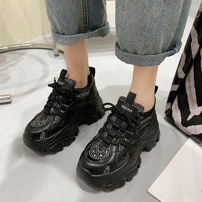 Model nou de adidași de damă cu pietre și șireturi în trei culori