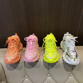 Elpojošas sieviešu krāsainas kedas ar šņorēm