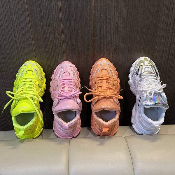 Elpojošas sieviešu krāsainas kedas ar šņorēm