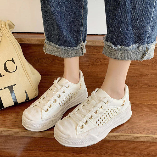 Tenisi de dama din piele cu sireturi in alb-negru