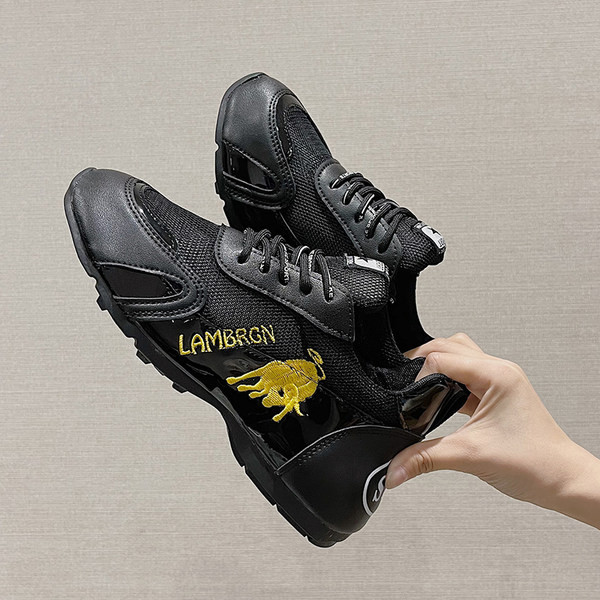 Sieviešu kedas ar izšuvumiem un mežģīnēm divās krāsās