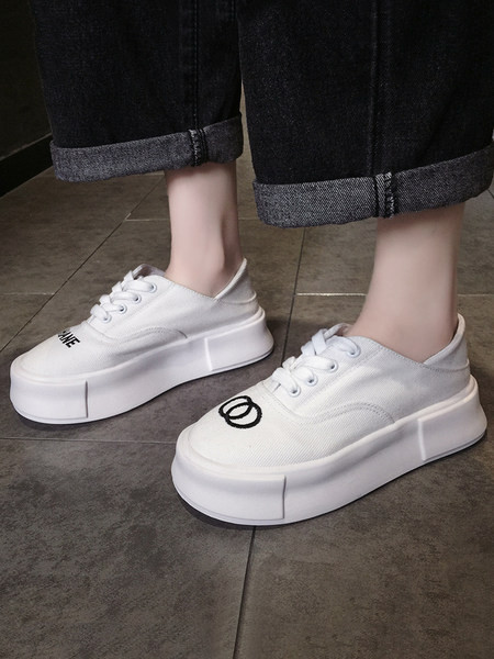 Tenisi dama textile cu broderie si cravate