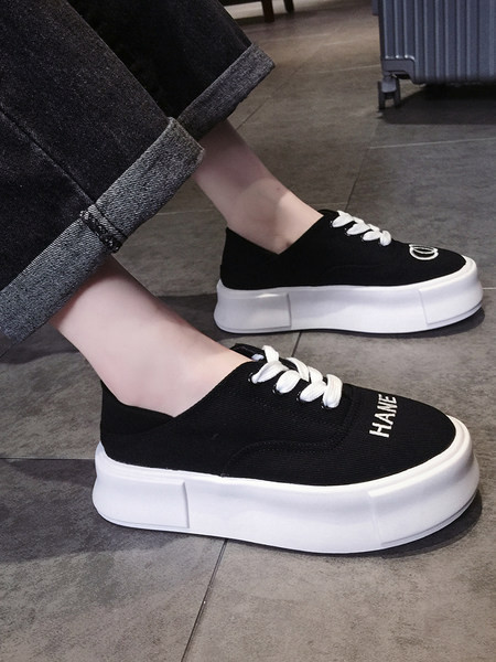 Tenisi dama textile cu broderie si cravate