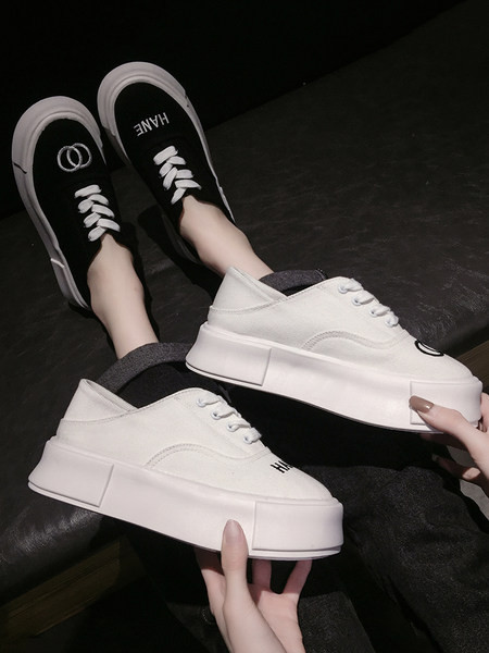 Tenisi dama textile cu broderie si cravate