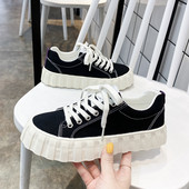 Jauns sieviešu kedu modelis ar šņorēm un 3,5 cm augstu platformu