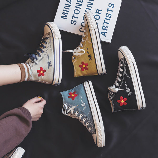 Adidași înalți de damă cu broderie și inscripție