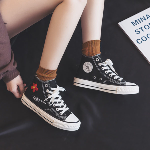 Adidași înalți de damă cu broderie și inscripție