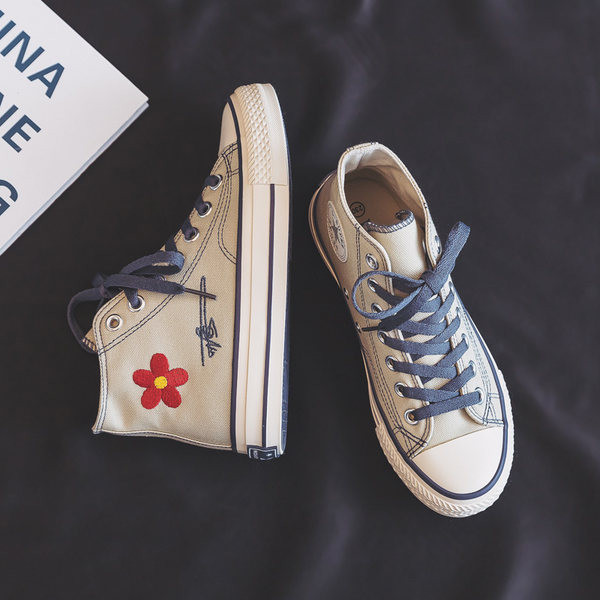 Adidași înalți de damă cu broderie și inscripție