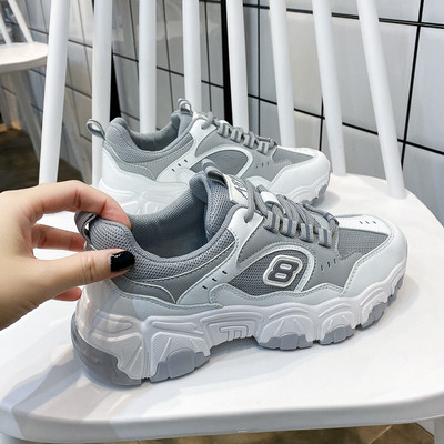 Pavasara sieviešu kedas ar raupju zoli un šņorēm - vairākās krāsās