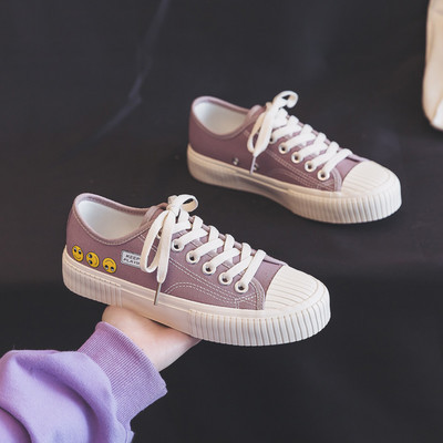 Sieviešu ikdienas kedas ar emocijzīmēm un saitēm