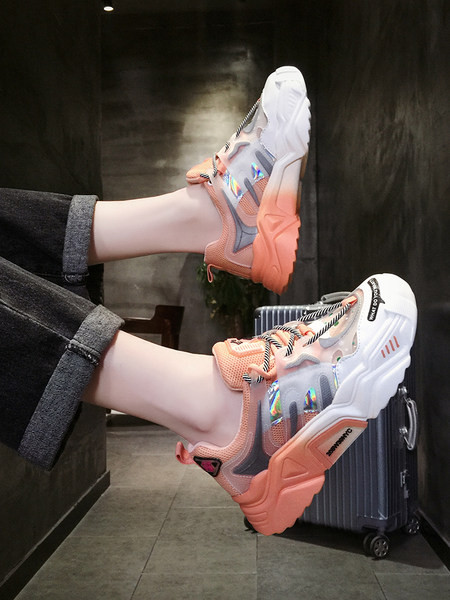 Sieviešu kedas zaigojošās krāsās un 5 cm platformu