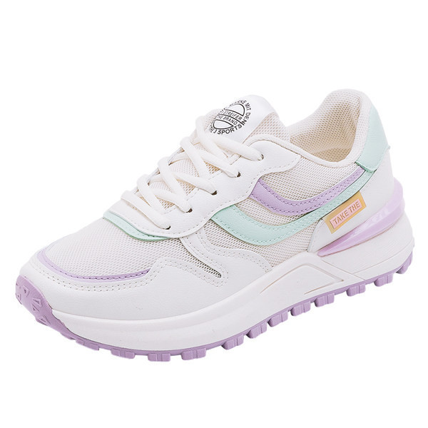 Model nou de adidași de damă cu talpă aspră și inscripție