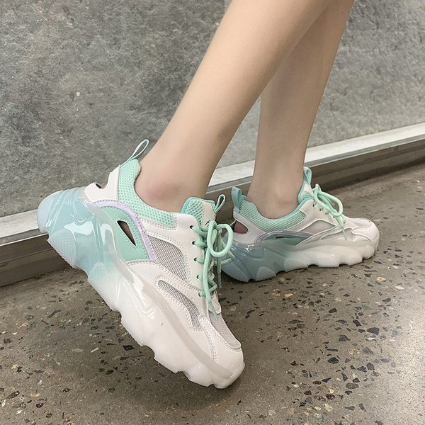 Sieviešu sporta kedas ar rupju zoli divās krāsās