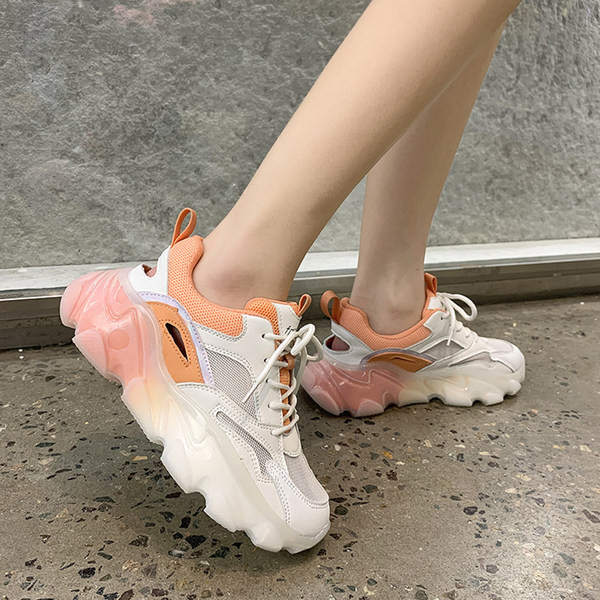 Sieviešu sporta kedas ar rupju zoli divās krāsās