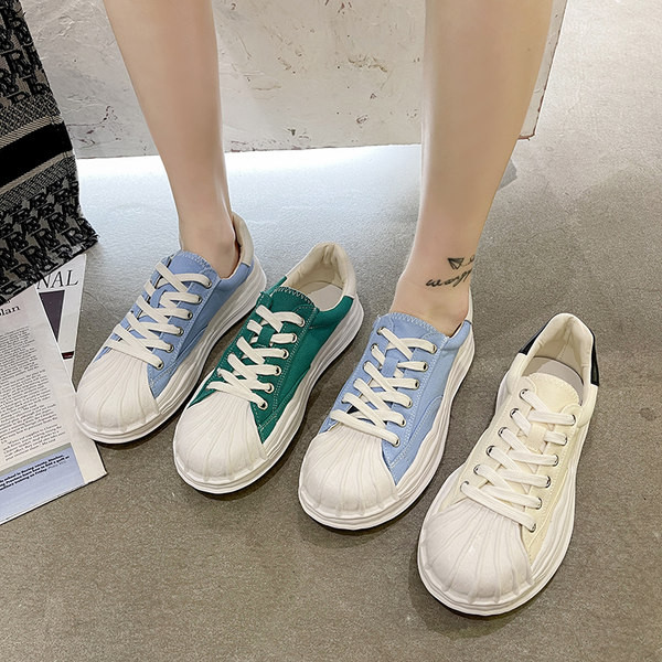 Γυναικεία αθλητικά παπούτσια με χοντρά πέλματα και κορδόνια