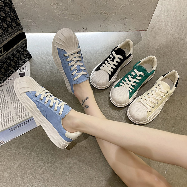 Γυναικεία αθλητικά παπούτσια με χοντρά πέλματα και κορδόνια