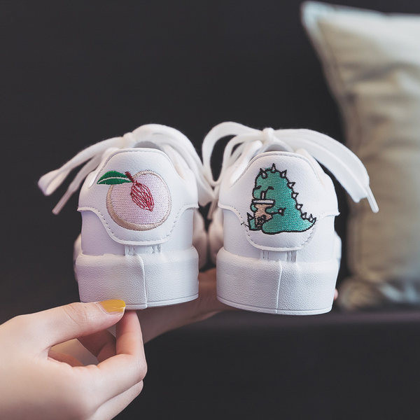 Sieviešu ikdienas kedas ar 3D aplikāciju