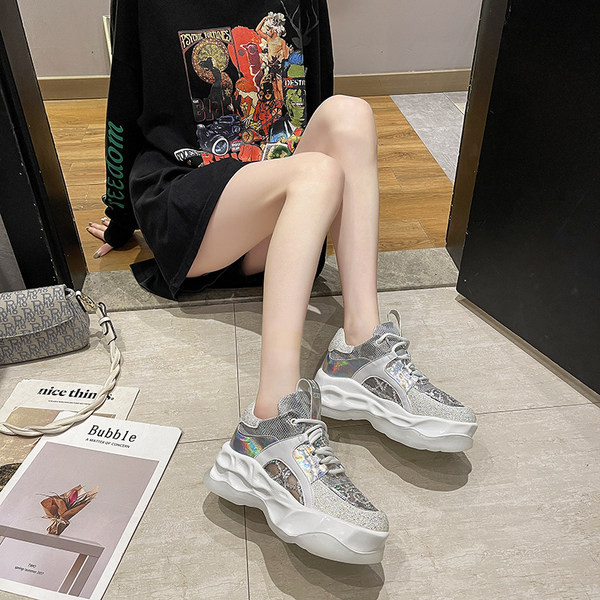 Adidasi de dama cu talpa aspra si pietre