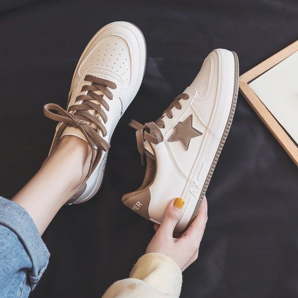 Sieviešu ikdienas kedas ar aplikāciju