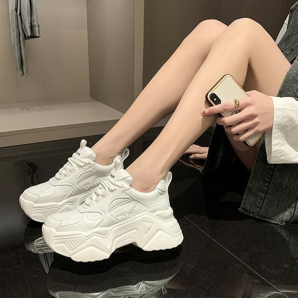 Adidași moderni de damă cu talpă înaltă și șireturi