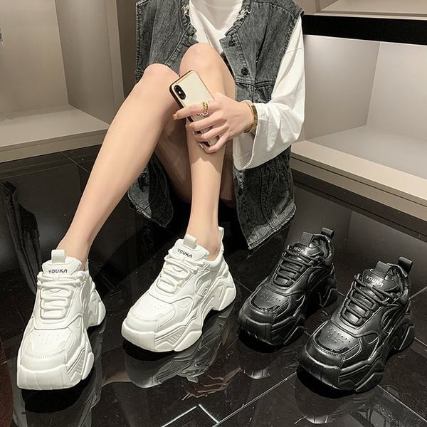 Adidași moderni de damă cu talpă înaltă și șireturi