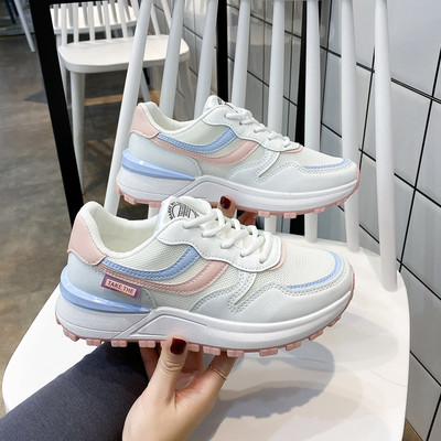 Sieviešu sporta kedas ar plakanām zolēm un šņorēm