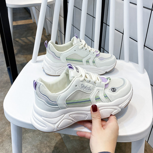 Jauns sieviešu pavasara kedu modelis ar raupju zoli