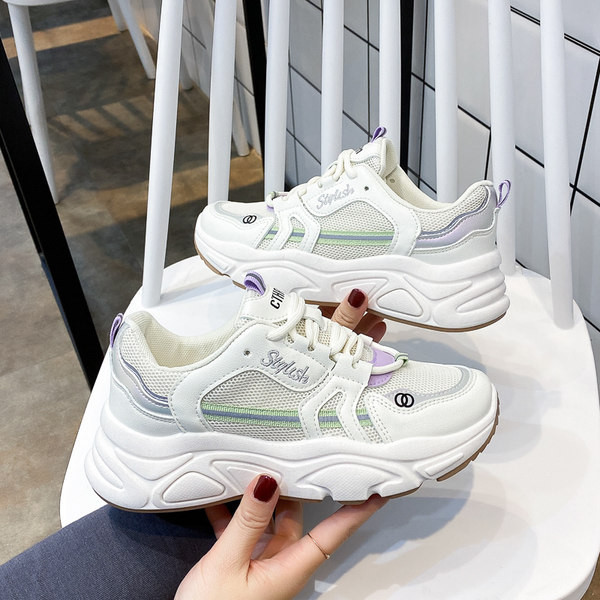 Jauns sieviešu pavasara kedu modelis ar raupju zoli