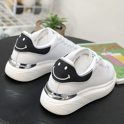 Jauns atsperu kedu modelis no eko ādas ar šņorēm