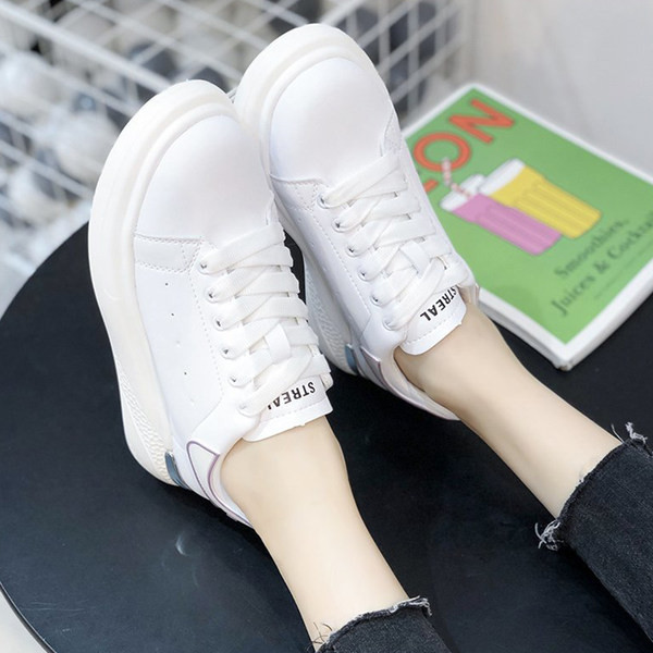 Jauns atsperu kedu modelis no eko ādas ar šņorēm