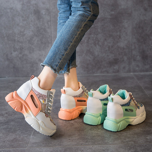 Model nou de adidasi de dama cu talpa inalta si elemente stralucitoare