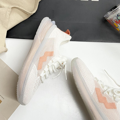 Pavasara sieviešu kedas ar plakanām zolēm un šņorēm