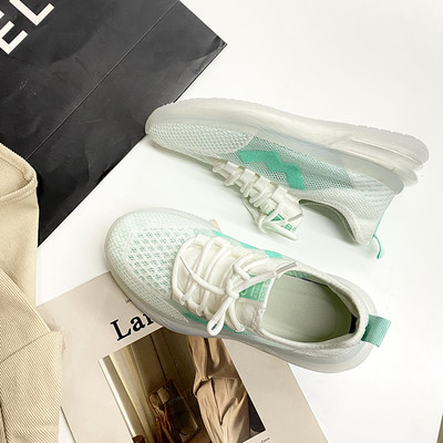 Pavasara sieviešu kedas ar plakanām zolēm un šņorēm