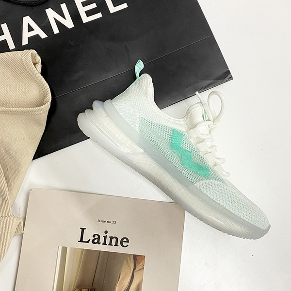 Pavasara sieviešu kedas ar plakanām zolēm un šņorēm