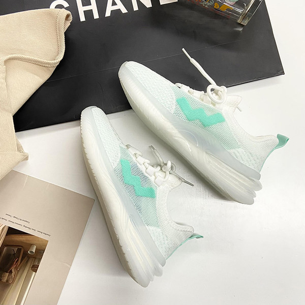 Pavasara sieviešu kedas ar plakanām zolēm un šņorēm