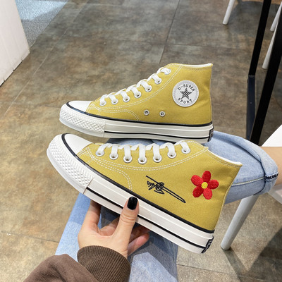 Modernas sieviešu augstās kedas ar izšuvumu un plakanu zoli