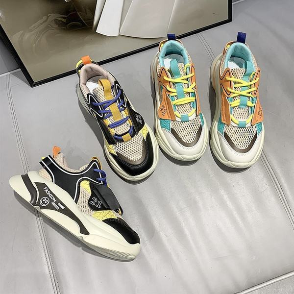 Sieviešu kedas ar krāsainu rakstu un mežģīnēm