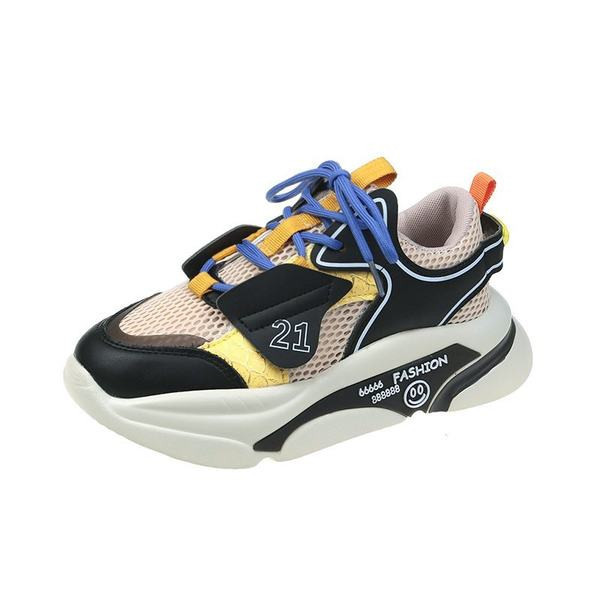 Sieviešu kedas ar krāsainu rakstu un mežģīnēm